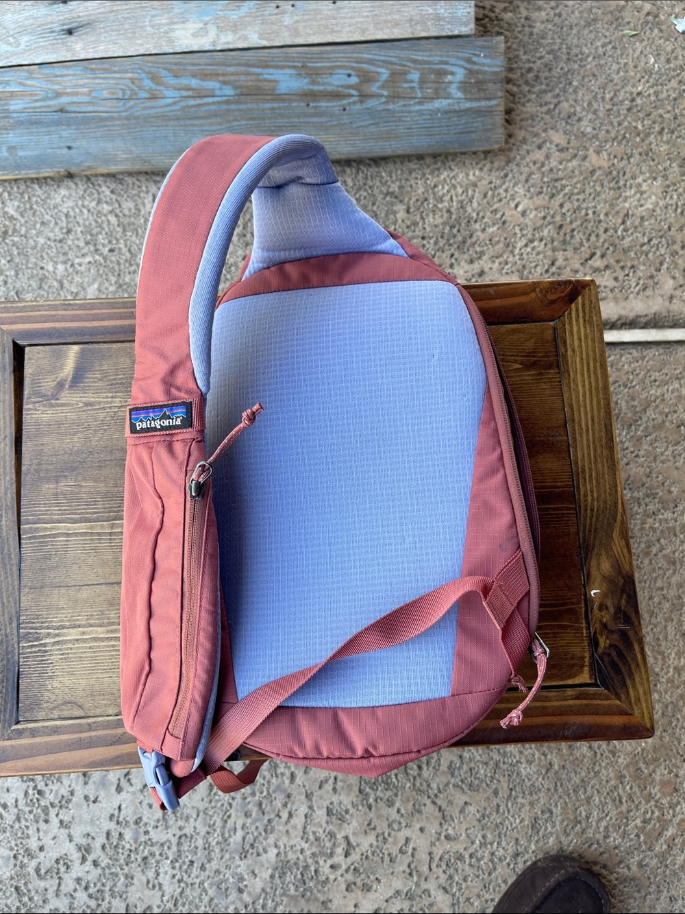 Patagonia Atom Sling Bag 8L Pack in Rust Red *Note Does Has Some Stains - Picture 6 of 8